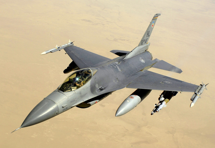 Những chiếc F-16 đầu tiên được đưa vào trang bị vào năm 1978, có nghĩa là thiết kế này đã gần 45 tuổi và không có đơn đặt hàng loại nào từ Quân đội Mỹ trong hơn 10 năm qua; hiện nay tiêm kích chiến đấu F-16 chỉ còn sản xuất để giành cho xuất khẩu.