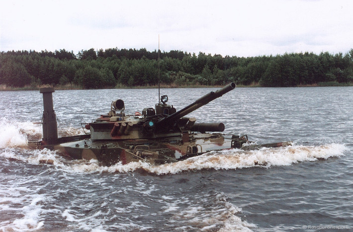 Và thực tế là khi xe BMP-3 lội nước, ít khi bố trí binh lính chiến đấu bên trong xe (vì yếu tố an toàn), vì vậy do trọng lượng của động cơ, xe có xu hướng nổi ở phần đầu; do vậy BMP-3 hoàn toàn có khả năng bơi trong điều kiện sóng đến cấp 3.