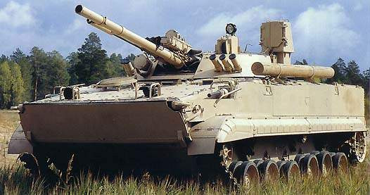 Xe chiến đấu bộ binh BMP-3 có hình dáng thấp, đặc trưng của xe thiết giáp theo trường phái Liên Xô, tháp pháo của xe được đặt ở trung tâm xe, trưởng xe và pháo thủ được bố trí hai bên của tháp pháo; động cơ được bố trí phía sau bên phải và hộp số thủy lực ở bên trái.