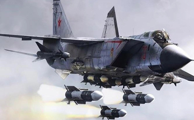 Hải quân Nga cũng được trang bị các máy bay hiện đại như MiG-31 và Tu-22M, máy bay có khả năng triển khai tên lửa đạn đạo săn tàu siêu thanh được mệnh danh là “kẻ hủy diệt tàu sân bay”.