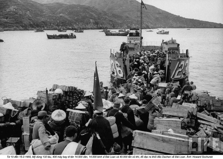Năm 1949, Quân Giải phóng Nhân dân Trung Quốc (PLA) đã thành công trong việc quét sạch chính phủ Quốc dân đảng (KMT) ra khỏi Trung Quốc đại lục.