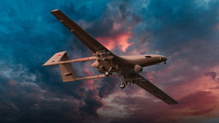 Điều thú vị là tất cả những người Ukraine, đang "phát cuồng" về UAV của Thổ Nhĩ Kỳ, cách đây không lâu cũng "phát cuồng" về tên lửa chống tăng "Javelin"; họ cho rằng, đây là vũ khí thần kỳ, có thể đảo ngược tình thế Ukraine.