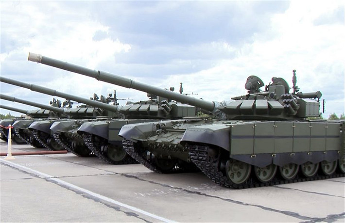 Các đơn vị thiết giáp của Belarus hiện chủ yếu dựa vào xe tăng chiến đấu chủ lực T-72, cũng được kế thừa từ Liên Xô. Một số xe tăng T-72 của Belarus đã được nâng cấp lên tiêu chuẩn T-72B3.