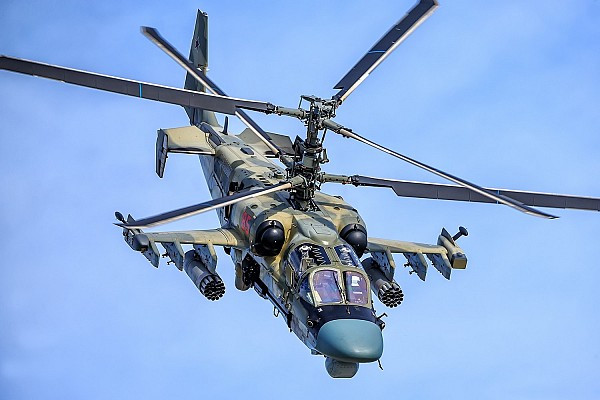 Nếu Mi-35 là một phiên bản cải tiến của cùng một thiết kế, và sẽ bị coi là lạc hậu vào giữa những thập niên 2030, thì Ka-52 là một thiết kế mới hơn và đắt tiền hơn nhiều, và được coi là trực thăng tấn công có khả năng nhất thế giới, được trang bị vũ khí nặng nhất và tầm xa nhất.