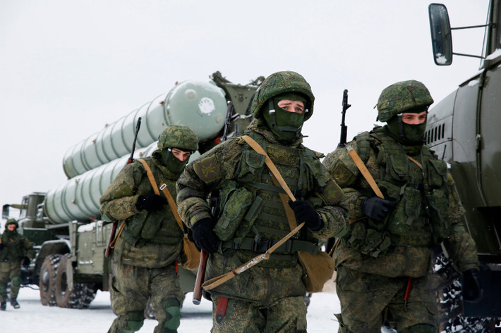 Nhiệm vụ chủ yếu của S-300PM1 là phòng không khu vực, trước sực đe dọa của số máy bay chiến thuật của Ukraine như Su-27, MiG-29, Su-24; phía Nga không bao giờ coi nhẹ lực lượng chiến đấu này, và coi đây là mối đe dọa chủ yếu với lực lượng vũ trang Donbass tự xưng.