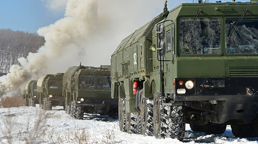 Với sự xuất hiện của tên lửa đạn đạo Iskander-M tại biên giới với Ukraine, đây được xem là hành động nguy hiểm nhất của quân đội Nga trong bối cảnh căng thẳng tại Donbass và Crimea leo thăng, cũng là tín hiệu gửi cho Ukraine rằng những lời tuyên bố của Nga không chỉ là trò đùa. Nguồn ảnh: QQ.