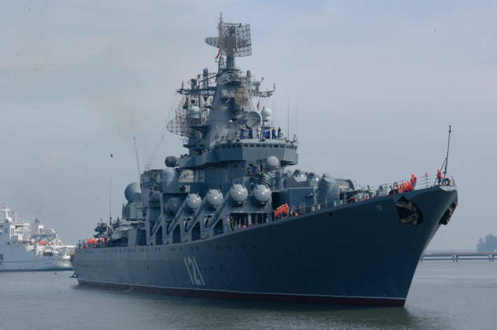 Các tàu tuần dương mang tên lửa dẫn đường hạng nặng Moscow của Hạm đội, được trang bị tên lửa chống hạm P-500 Basalt; các khinh hạm Đề án 11356 được trang bị tên lửa hành trình Calibre và một số khinh hạm hạng nhẹ Buyan M cũng được trang bị trang bị loại tên lửa hành trình này.
