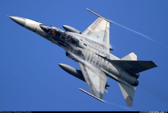 Nếu máy bay chiến đấu Kinh Quốc có thể mang 4 tên lửa Thiên Cung, các loại tiêm kích như Su-35 có thể mang 14 tên lửa. Những tên lửa trang bị trên Su-35 không chỉ có tầm bắn xa hơn, tốc độ nhanh hơn, mà các cảm biến còn tốt hơn.