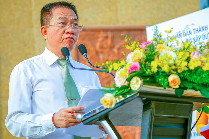 Phát biểu tại buổi lễ khánh thành sáng 17/3, ông Vũ Văn Điệp (GĐ trung tâm quản lý kỹ thuật hạ tầng TPHCM) cho biết, việc trùng tu tượng đài Đức thánh Trần Hưng Đạo và công viên Mê Linh dưới chân tượng đài là một trong những công trình góp phần làm đẹp cho TPHCM.