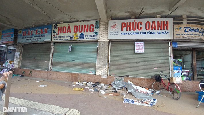 Được biết, hầu hết các tiểu thương ở đây đều đồng ý chủ trương di dời sang chợ Sắt mới ở chân cầu Niệm thuộc địa phận phường Lãm Hà, quận Kiến An. Một số chủ kiot chuyển đi nơi khác.