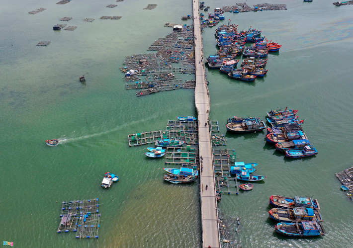 Ông Vũ Minh Tâm, Chủ tịch UBND thị xã Đức Phổ, xác nhận cầu Thạnh Đức đang hư hỏng nặng nề nên việc xây dựng công trình mới thay thế là hết sức cấp bách. Tuy nhiên, do nguồn vốn xây mới cầu này quá lớn nên địa phương đã kiến nghị UBND tỉnh Quảng Ngãi xem xét hỗ trợ.