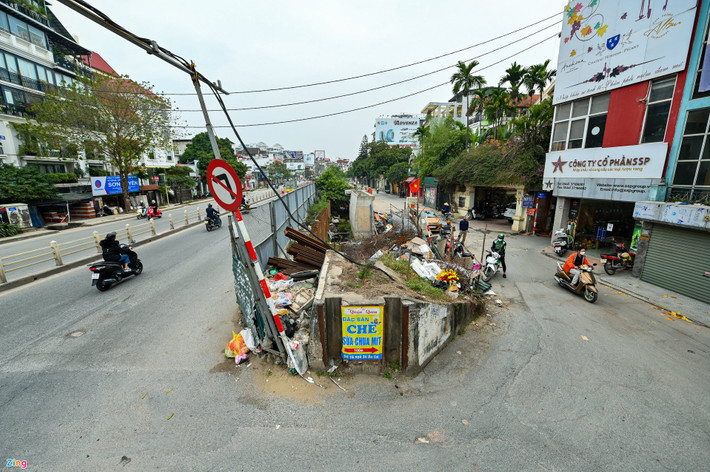 Công trình dự kiến hoàn thành và đưa vào sử dụng trong năm 2020, tuy nhiên hiện tại dự án vẫn ngổn ngang và trở thành bãi tập kết phế liệu, rác thải...