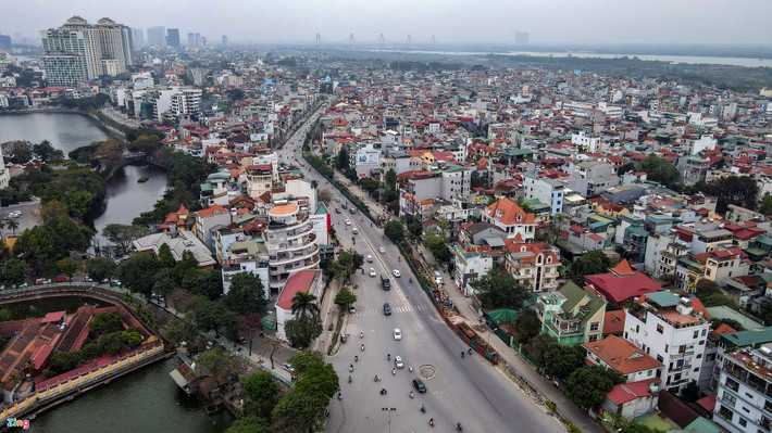 Dự án mở rộng đường Âu Cơ từ khách sạn Thắng Lợi đến nút giao cầu Nhật Tân khởi công từ tháng 12/2019. Tuyến đường được mở rộng lên 4 làn xe có tổng chiều dài là 3,7 km với tổng mức đầu tư hơn 800 tỷ đồng.