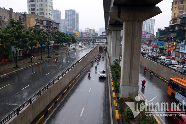 Chiều ngược lại hầm Thanh Xuân đi Hà Đông rất vắng phương tiện