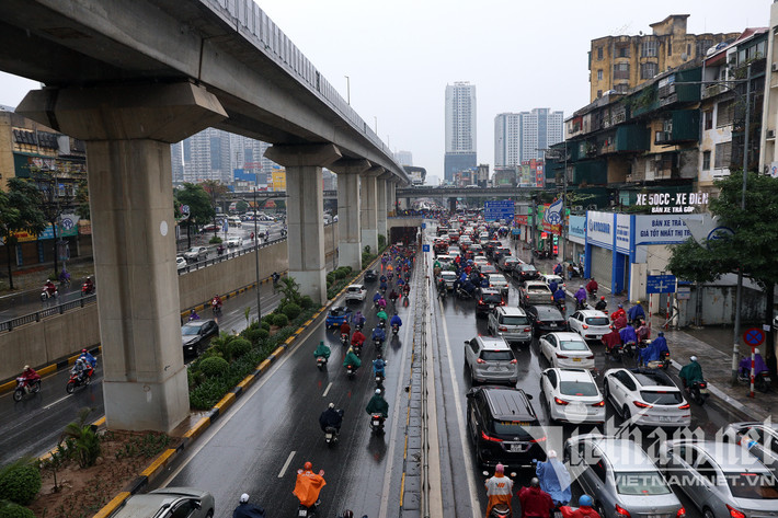 Làn xe trên nóc hầm chui Thanh Xuân thông thoáng lúc 7h sáng 7/3