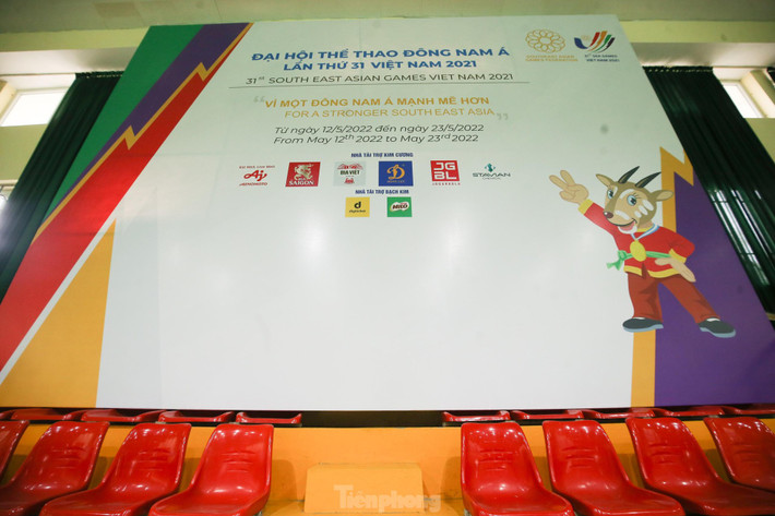 Các pano, biểu ngữ tuyên truyền đã đem không khí SEA Games ngập tràn tại các khu vực nhà thi đấu.