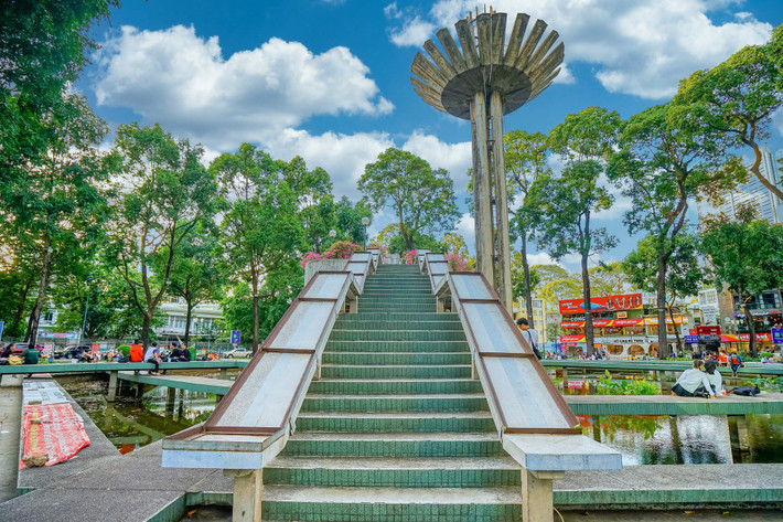Sau đó, Sở Xây dựng được giao chủ trì với các đơn vị liên quan, xem xét, nghiên cứu phương án chỉnh trang công viên hồ Con Rùa.