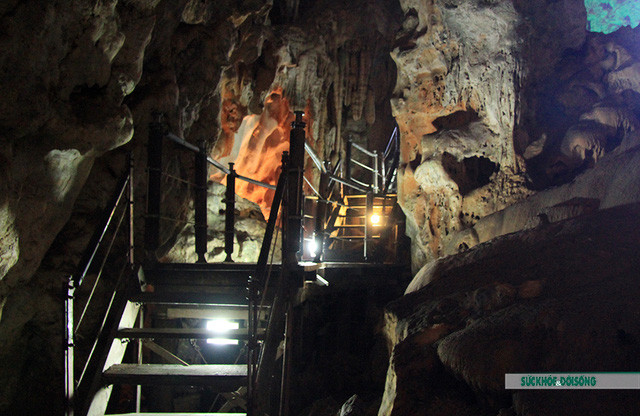 Hang rộng, đẹp mang nét cổ kính rêu phong đầy cuốn hút và tuyệt diệu vậy nên người Pháp mới gọi đây là “Động các kỳ quan”.