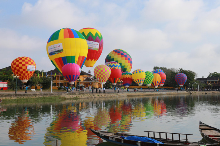 Các khung giờ bay khinh khí cầu sẽ là 6h-9h, 17h30-18h30 ngày 25/3 và 6h-9h ngày 26/3.