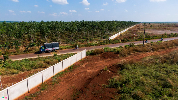 30 km rào bao quanh sân bay được thực hiện từ tháng 1/2021, đến nay đã cơ bản hoàn thiện.
