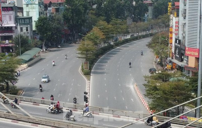 Tại đường Láng.