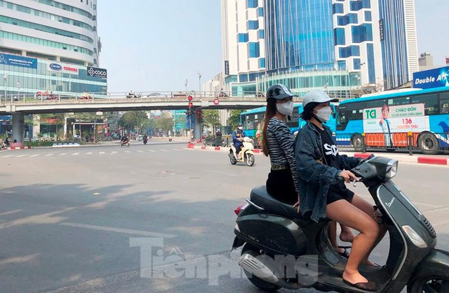 Nút giao Chùa Bộc - Tây Sơn giờ cao điểm sáng ngày 3/3.