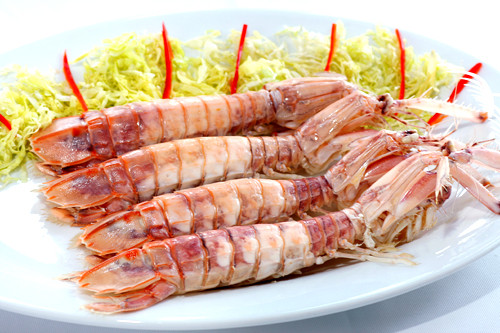 Tôm tít. Thịt tôm tít vừa ngon, ngọt, hiền lành vừa đậm đà hương biển. Cách chế biến tôm tít không cầu kỳ lắm, chỉ cần hấp, luộc hoặc nướng, chấm muối tiêu chanh hoặc nước mắm me cũng rất thú vị.