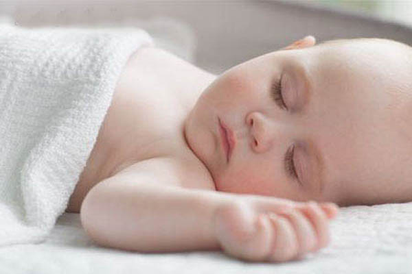 Bệnh võng mạc trẻ sinh non (ROP). Mạch máu võng mạc ở mắt là phần cuối cùng phát triển hoàn thiện cho đến khi thai nhi đủ tháng, nhưng ở nhiều đứa trẻ đẻ non những mạch máu này không được phát triển hoàn thiện, sự phát triển bất thường này có thể dẫn đến những tổn hại của võng mạc và ảnh hưởng đến thị giác của trẻ. Có thể dùng kỹ thuật laser nếu trường hợp nghiêm trọng.