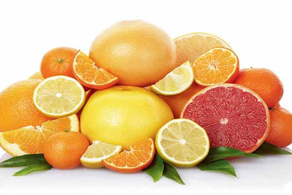 Trái cây. Những loại quả mọng tươi vì chúng chứa nitrilosides rất thích hợp cho trẻ tự kỷ để giải độc cơ thể. Những loại quả như cam, quýt, bưởi là ưu tiên hàng đầu mẹ nên cho con ăn.