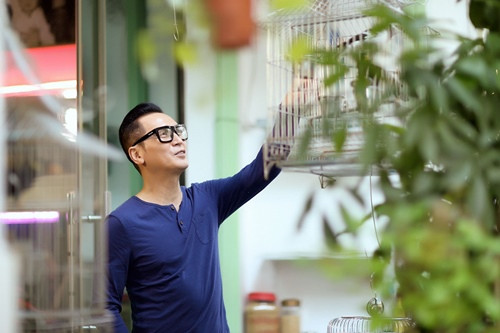Bên cạnh đó anh còn nuôi khá nhiều chim cảnh.