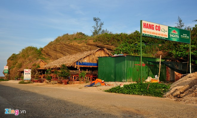 Theo vị Giám đốc Sở, Thường trực Tỉnh ủy và UBND tỉnh đã có văn bản yêu cầu cơ quan chức năng không cấp giấy chứng nhận đầu tư cho các dự án ở huyện đảo Lý Sơn, chờ quy hoạch xây dựng hoàn thành là cấp thiết. Trước mắt, huyện đảo cần tháo dỡ công trình xây dựng trái phép ở chùa Đục, giải tỏa các hàng quán xung quanh cổng Tò Vò, hang Cò, không cho xây dựng lều quán ở di tích chùa Hang, Hang Câu... .