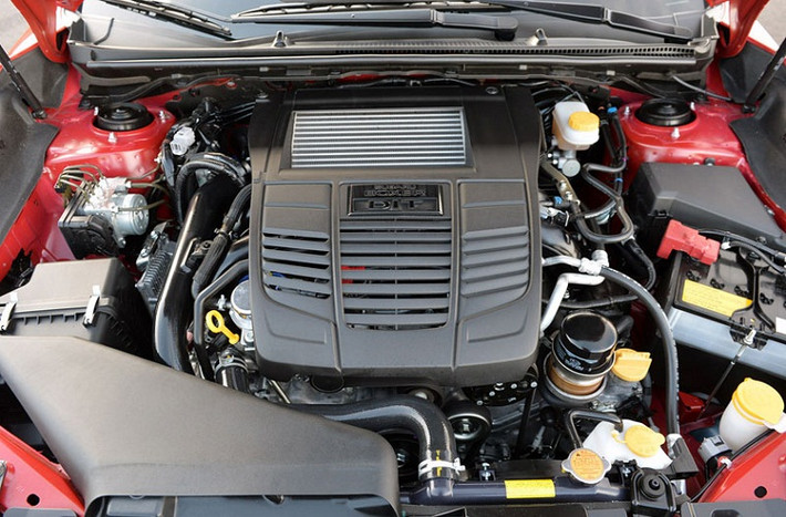 Động cơ Boxer 4 xi-lanh, tăng áp, DOHC, dung tích 2.0 lít của Subaru WRX