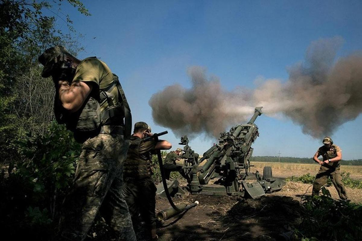Trước sự tấn công quyết liệt của Quân đội Nga, Ukraine dường như bất lực. Các chuyên gia Nga chỉ ra rằng, Quân đội Nga đang tiến với tốc độ đáng báo động và cuộc tấn công của họ quá khốc liệt và nhanh chóng đến mức Quân đội Ukraine khó có thể đỡ được. Ảnh: New York Times.
