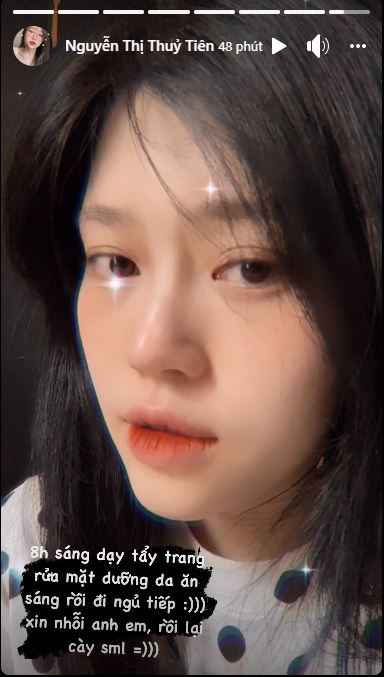 Thủy Tiên luôn xuất hiện trước người hâm mộ với vẻ ngoài chỉnh chu, make-up cẩn thận. Tuy nhiên, nữ streamer cũng từng gây sốt với mặt mộc xinh đẹp.