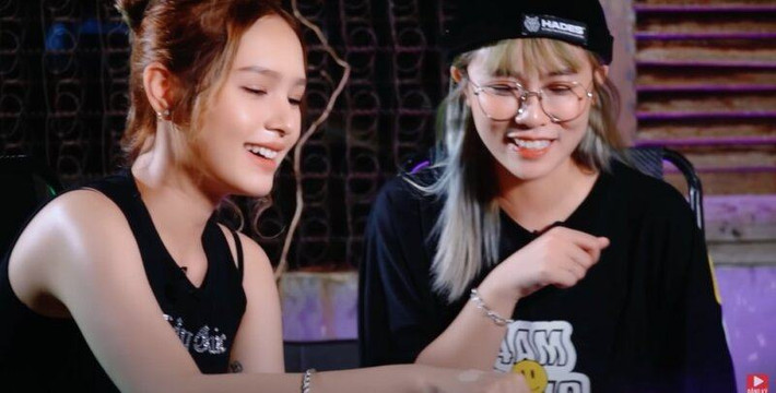 Xoài Non và Misthy có mối quan hệ rất thân thiết. Vợ của anh chàng streamer giàu nhất Việt Nam đã không ít lần xuất hiện trong vlog của nữ streamer nổi tiếng.