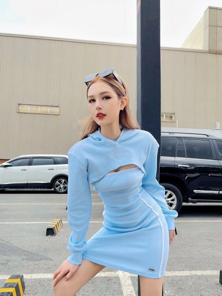 Xoài Non là một trong những KOL nổi tiếng thuộc thế hệ Gen Z. Cô nàng gây ấn tượng với ngoại hình xinh đẹp, khuôn mặt lai Tây cùng phong cách thời trang thời thượng, sành điệu.