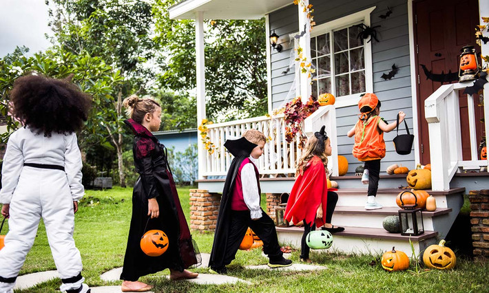 Vào tối Halloween ngày 31/10/1974, cậu bé Timothy O’Bryan (8 tuổi) cùng em gái Elizabeth (5 tuổi) ở Deer Park, bang Texas cũng háo hức hóa trang thành ma quỷ và đi xin kẹo cùng lũ trẻ hàng xóm như mọi năm.