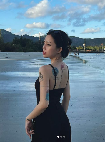 Không chỉ duy trì công việc streamer, hot girl sinh năm 1996 còn phát triển sự nghiệp kinh doanh riêng, đóng MV ca nhạc và tham gia một số chương trình giải trí.