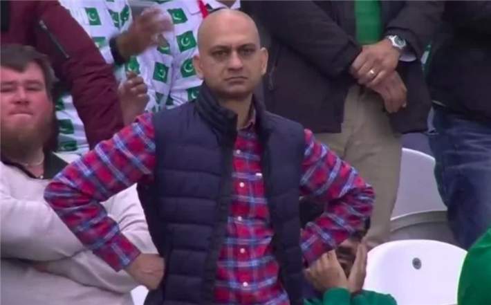 Bức ảnh nổi tiếng có tên là "Disappointed Muhammad Sarim Akhtar" hoặc "Disappointed Cricket Fan", tạm dịch là "Người đàn ông thất vọng".