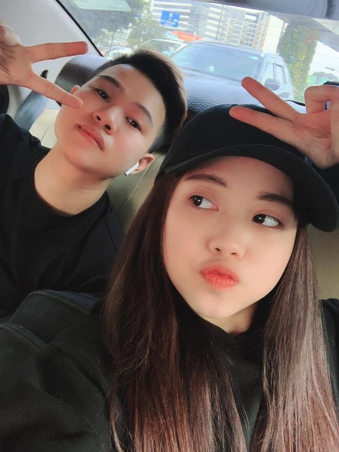 Ở thời điểm bị phát tán ảnh nhạy cảm, Lai Lai mặn nồng với Rambo - thậm chí đã có những thời điểm cả hai úp mở về chuyện đám cưới. Khi ấy nam streamer đã một mực bảo vệ người yêu trước những thị phi của cộng đồng mạng.