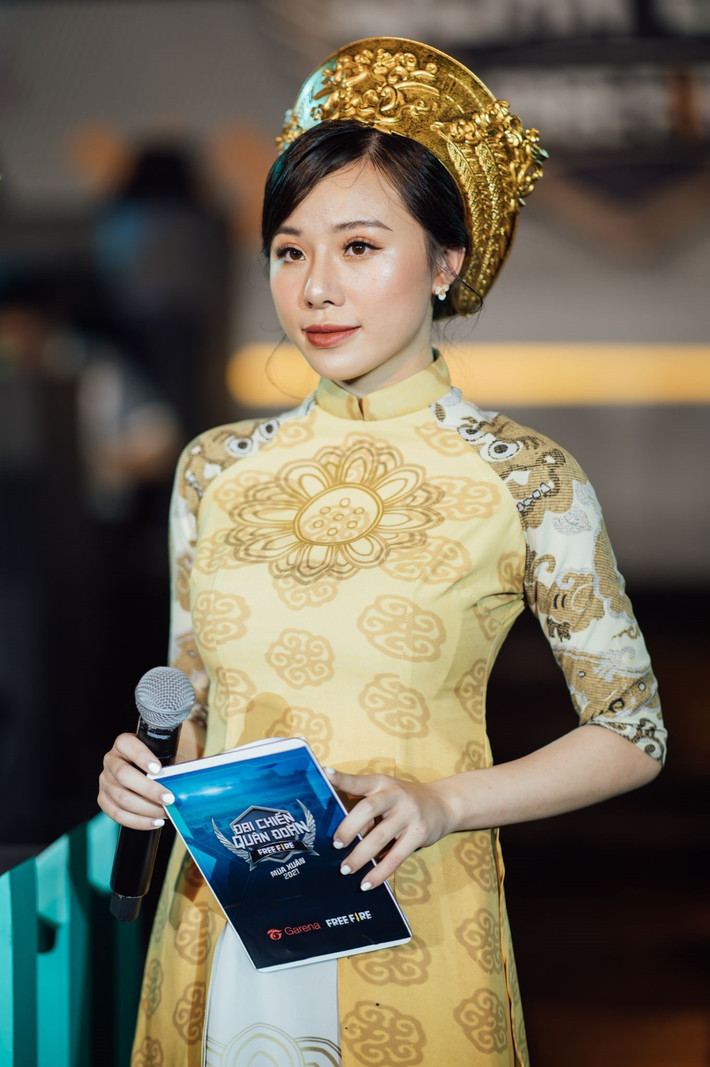 Minh Anh là một cô gái thân thiện, thông minh nên khi ở cạnh cô mọi người đều thấy tràn đầy năng lượng.