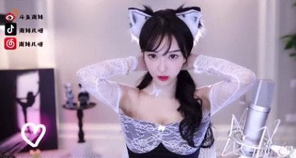 Hiện tại, hàng loạt nữ streamer sở hữu ngoại hình xinh đẹp, tài năng hơn vào nghề thì đó cũng là tiếng chuông cảnh tỉnh đối với các bậc lão làng, Nan MeiEr cũng không ngoại lệ.