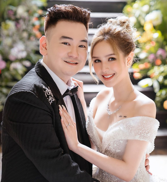 Chuyện tình của cặp trai tài gái sắc cũng là nguồn gốc cho cái tên "Xoài Non" của cô nàng.