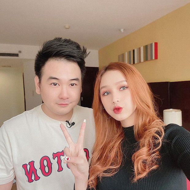 Xoài Non cùng "nam streamer giàu nhất Việt Nam" Xemesis đã về chung nhà được gần 2 năm và câu chuyện sau hôn nhân của cặp đôi luôn khiến netizen phải ghen tị mỗi khi nhắc tới.