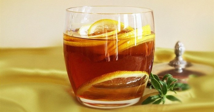 Mật ong sau khi uống sẽ vào máu, lên não, giải các độc tố nicotin trong não người nghiện. Lưỡi sẽ quen dần với chất ngọt ngon của mật ong thay vì chất khét đắng của thuốc lá. Sau 10-15 ngày uống hỗn hợp trên, bạn sẽ giảm dần lượng thuốc lá đến khi cai thuốc lá hoàn toàn. Ảnh: Zingnews.