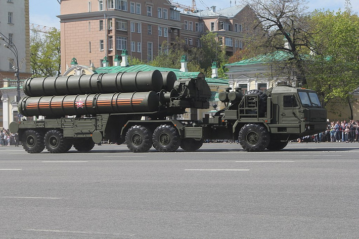 Thổ Nhĩ Kỳ là quốc gia thứ 3 nhận S-400 Triumf, trước đó Trung Quốc và Belarus đã trở thành những vị khách đầu tiên. Trong tương lai gần, Ấn Độ, Ả Rập Saudi có thể trở thành những khách hàng tiếp theo. Nguồn ảnh: Wikipedia