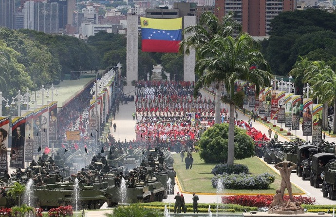 Hôm 5/7, tại thủ đô Caracas, Quân đội Venezuela đã tiến hành cuộc duyệt binh kỷ niệm 208 năm Quốc khánh. Nguồn ảnh: dambiev