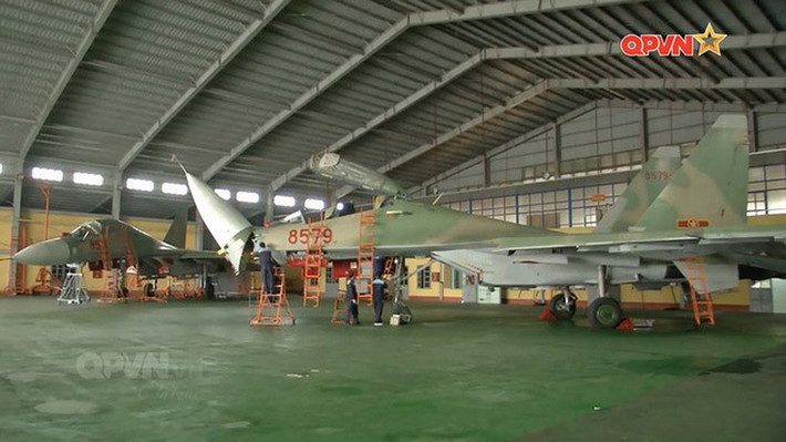Theo báo PK-KQ từ nhiều năm nay, nhà máy A32 đã sửa chữa tăng hạn thành công một số máy bay Su-27SK/UBK. Trong khi đó, với loại Su-30MK2, tháng 11/2017, A32 đã tăng niên hạn sử dụng thành công chiếc "8534" thêm 1.300 giờ bay tương đương 15 năm sử dụng. Điều đó cho thấy sự tiến bộ vượt bậc của công nghiệp quốc phòng Việt Nam. Nguồn ảnh: QPVN