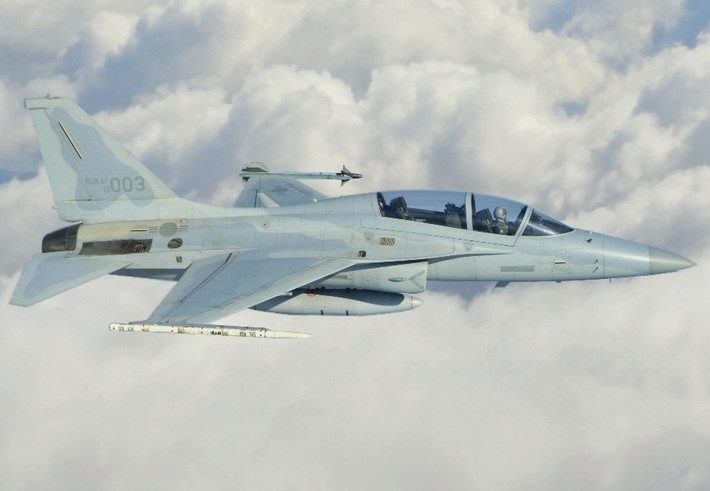 FA-50 đạt tốc độ tối đa 1.640km/h, tầm bay 1.851km, trần bay 14.630m, vận tốc leo cao 198m/s. Nguồn ảnh: Wikipedia