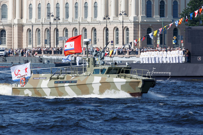 Cuộc duyệt binh của Hải quân Nga ở St Petersburg khoe hầu hết các trang bị từ loại nhỏ nhất tới lớn nhất. Nguồn ảnh: Bộ Quốc phòng Nga